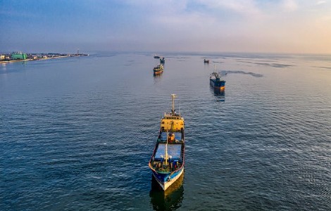 Barges & Tugs Charter Services in Dubai
